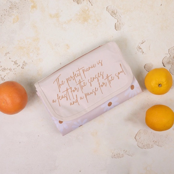 AYNIL || Daisy Foldable Picnic Blanket Mat ✨NWT✨ - Picture 2 of 3